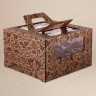 Коробка для торта, 260x260x200мм, микрогофрокартон, с шоколадным орнаментом на буром фоне, с окном, с ручками